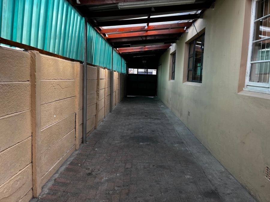 2 Bedroom Property for Sale in Athlone Western Cape
